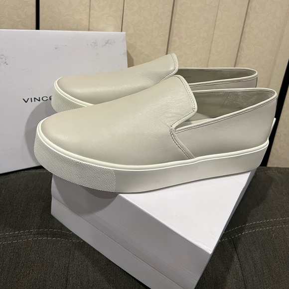 NEW VINCE leather slip on brenden shoes